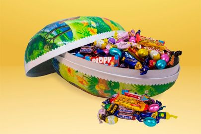 Färgglatt påskägg med blandat godis - 4000 g